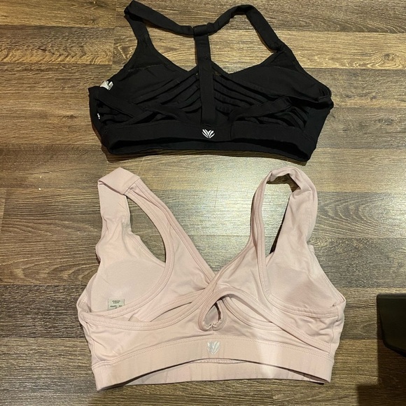 Lot of two Forever 21 sports bras size M - Picture 2 of 3